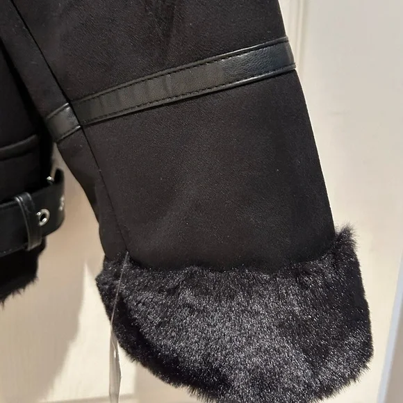 TAKING OFFERS. NO LOW BALLS. retails at $360.

LAUREN  FAUX SHEARLING JACKET - Picture 3 of 13